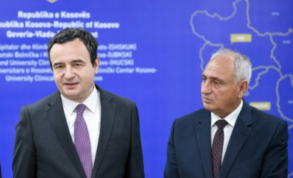 jep-doreheqje-drejtori-i-auditimit-ne-shskuk-qe-iu-dogjen-dy-vetura-ne-parking