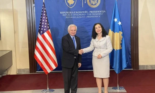 osmani-pret-delegacionin-e-kongresit-ne-krye-me-senatorin-jack-reed