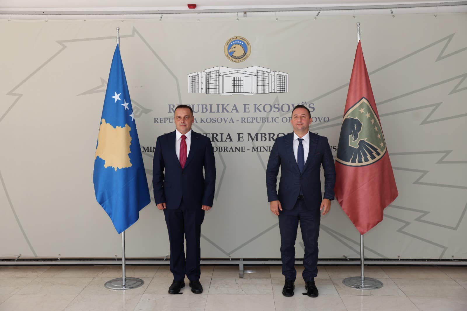 ejup-maqedonci-pranon-zyrtarisht-detyren-e-ministrit-te-mbrojtjes
