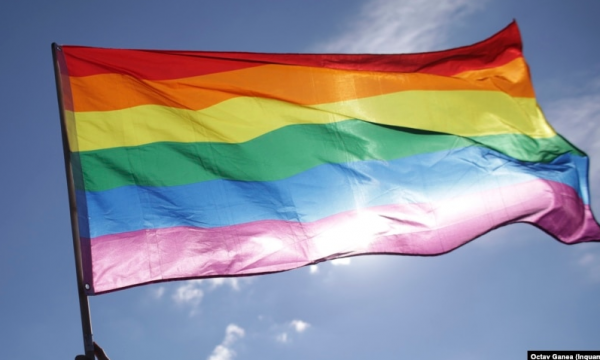 hrn-ja-kerkon-hetim-te-menjehershem-per-grafitin-kunder-homoseksualeve-ne-prishtine