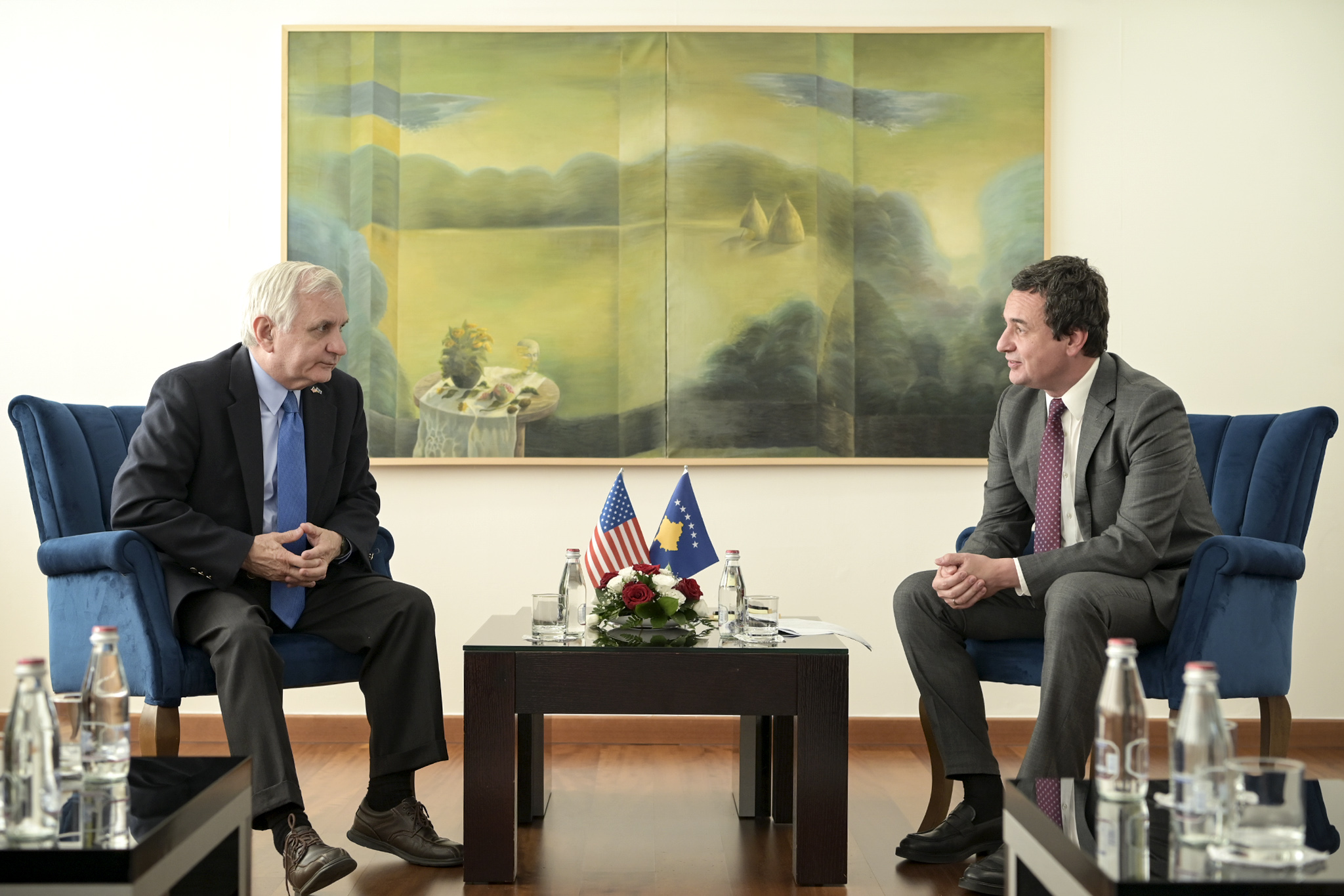 krejt-cka-ndodhi-nga-takimi-i-djeshem-ne-mes-senatorit-amerikan-e-krereve-te-kosoves