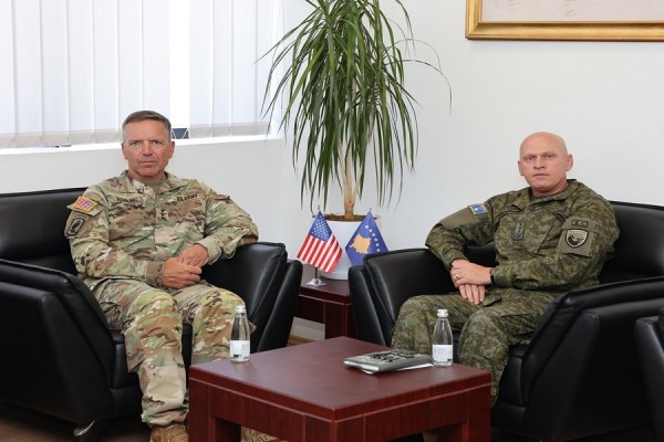 ​jashari-priti-ne-takim-zevendeskomandantin-e-ushtrise-amerikane-per-evrope-dhe-afrike