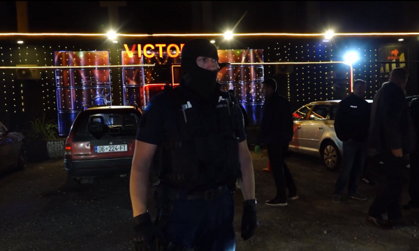 Operacionin policor ”Goditja”, dy bastisje në lokale nate dhe një arrestim brenda katër orësh