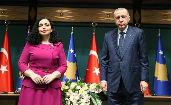 Osmani takohet me delegacionin turk, e fton Erdoganin për vizitë në Kosovë