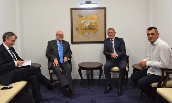 rashiq:-hovenier-po-tregon-qe-eshte-mik-i-vertete-i-kosoves-dhe-i-komuniteteve