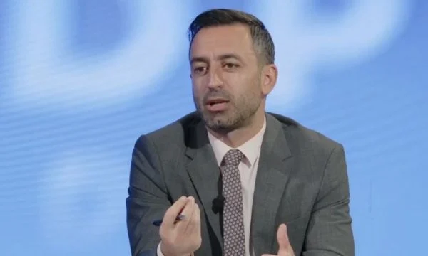 haradinaj-iu-drejtua-me-pyetje-kurtit,-i-pergjigjet-dimal-basha