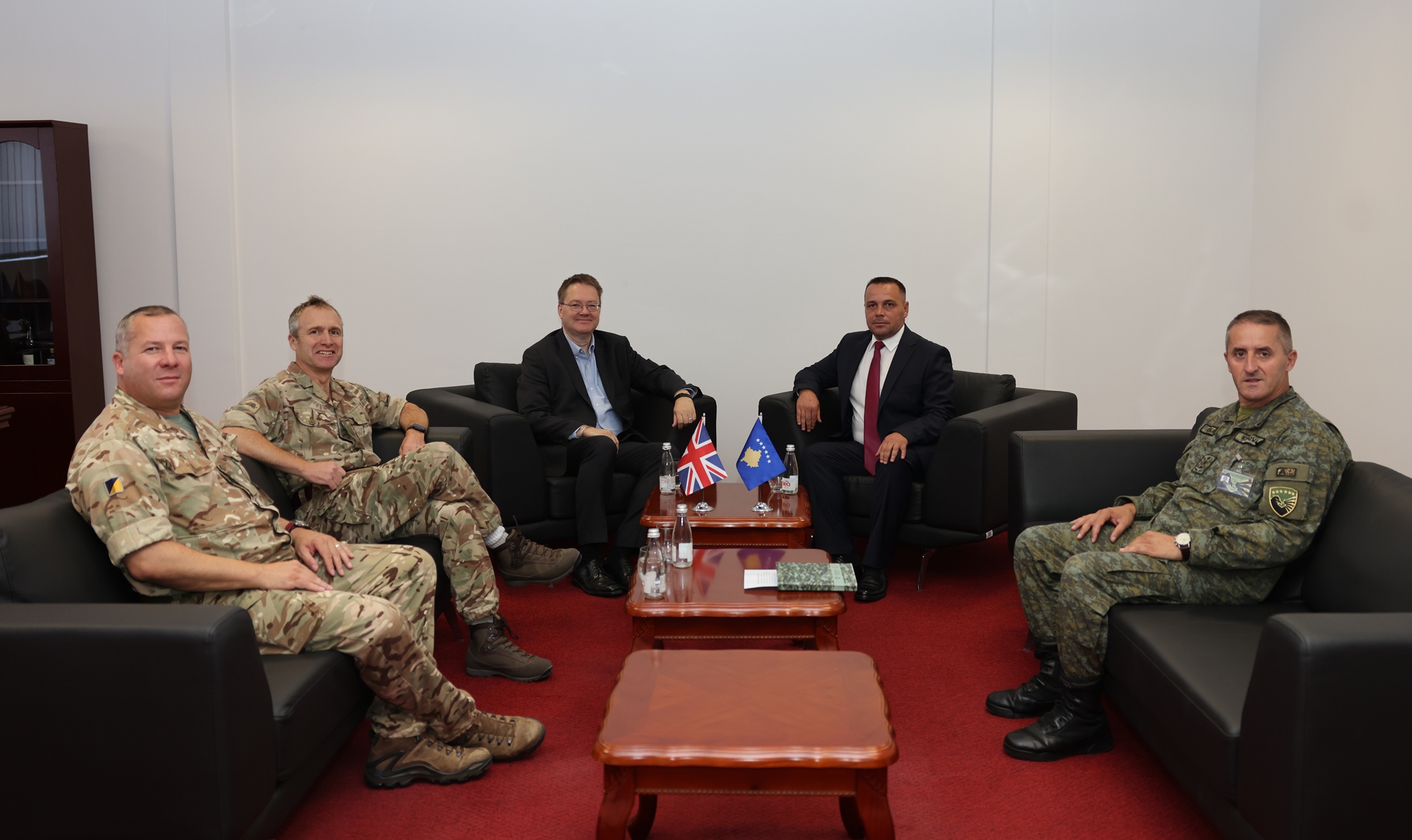 maqedonci-dhe-abbott-u-dakorduan-qe-te-vazhdoje-fuqishem-bashkepunimi
