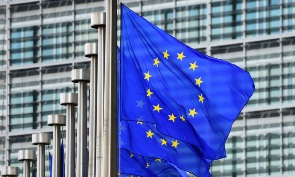 largimi-i-masave-nga-be,-opozita-skeptike-per-punen-e-qeverise-per-depershkallezimin-e-situates-ne-veri