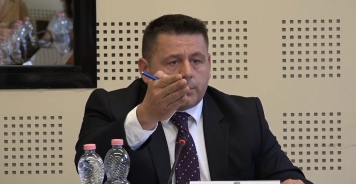 berisha:-vjedhje-edhe-ne-libra-te-femijeve,-arriten-me-bo-shtetin-hajgare