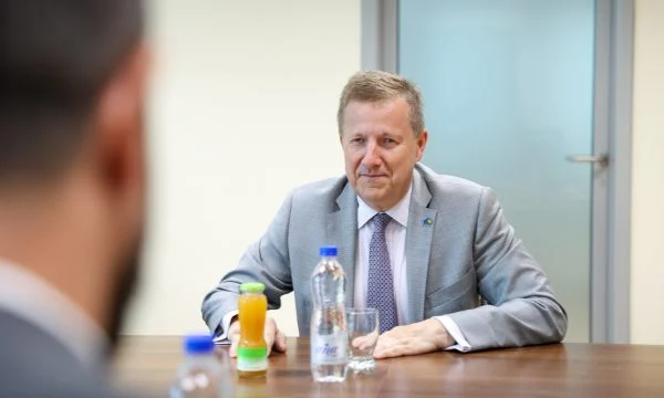 szunyog-takon-krasniqin,-flasin-per-zgjedhjet-ne-veri