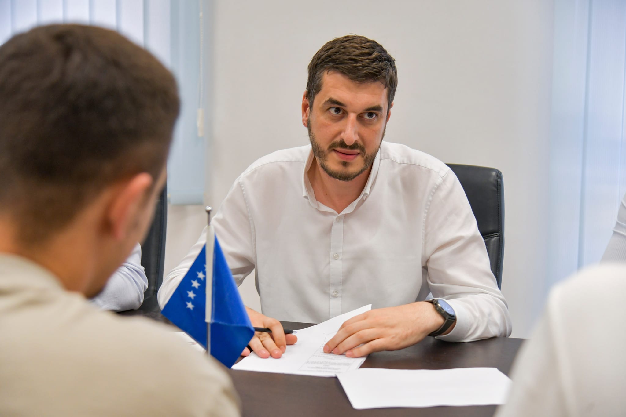 blerja-e-librave-nga-prinderit,-zv.ministri-i-arsimit-:-jane-te-papranueshme-cmimet