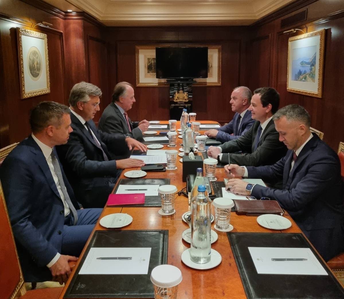 ​kurti-takohet-me-plenkoviqin,-u-diskutua-per-dialogun-kosove-–-serbi