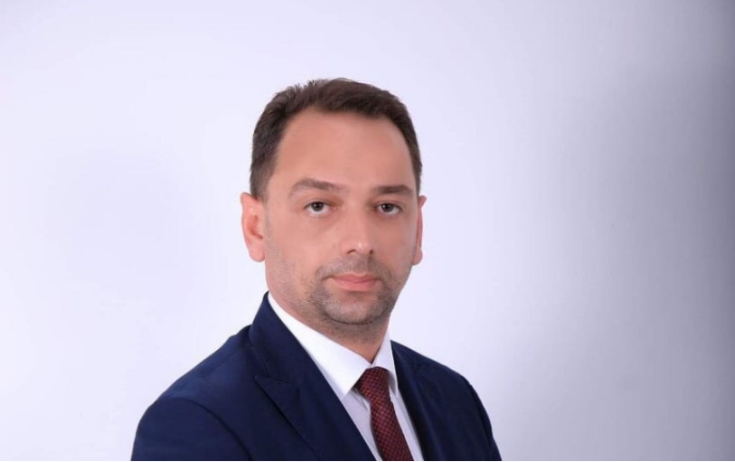 nura:-qeverisja-e-praktikanteve-po-luan-me-ndjenjat-e-qytetareve-per-faljen-e-100-eurove-per-tatimin-ne-prone