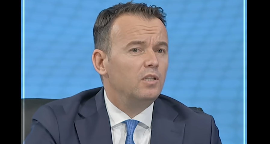 ministri-peci-i-pergjigjet-yll-bogajt-per-pronen-te-aak-ja:-s’ia-kam-friken-uzurpatoreve-e-krimineleve