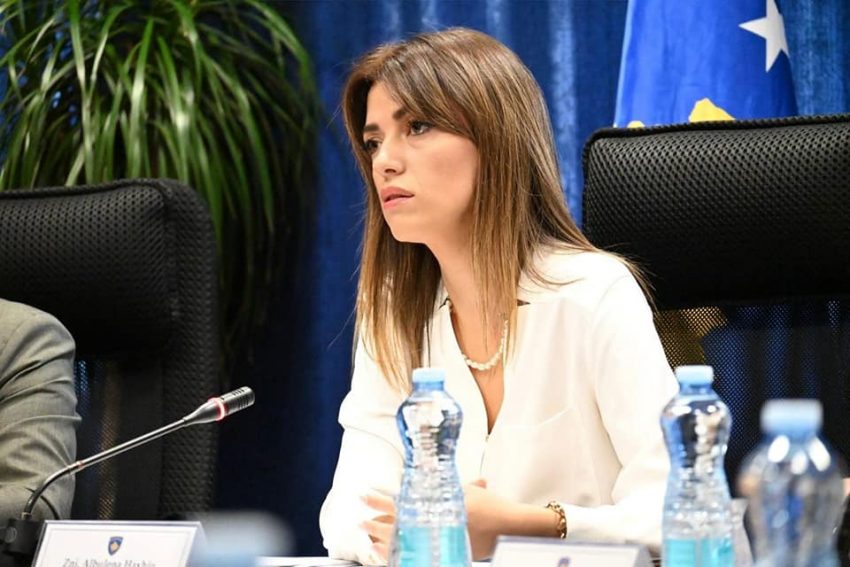 ministria-haxhiu-e-shkarkon-avokaten-shteterore,-sallahu-ia-numeron-“shkeljet”-e-permend-edhe-nje-ujdi-500-mije-eurosh