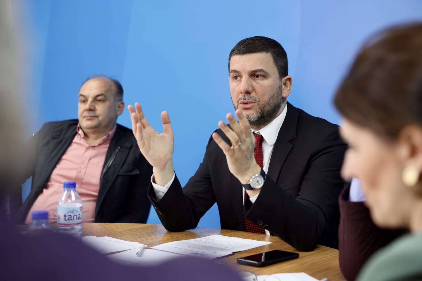 pdk-mban-mbledhjen-e-kryesise:-regres-i-madh-politik-dhe-ekonomik,-zgjedhje-te-parakohshme-sa-me-pare
