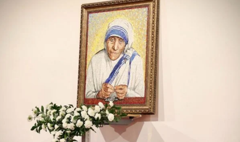 haradinaj-larteson-nenen-terezen-ne-ditelindjen-e-saj:-simbol-i-krenarise-kombetare,-frymezim-per-mbare-njerezimin
