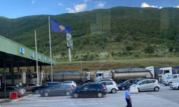 qelluan-me-arme-efektivet-shqiptare-ne-kufi-me-kosoven,-burg-pa-afat-per-6-sirianet