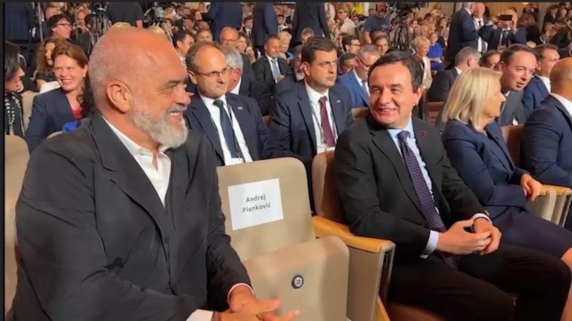 te-qeshur-e-ne-disponim-te-mire,-kurti-e-rama-shkembejne-disa-fjale-ne-slloveni