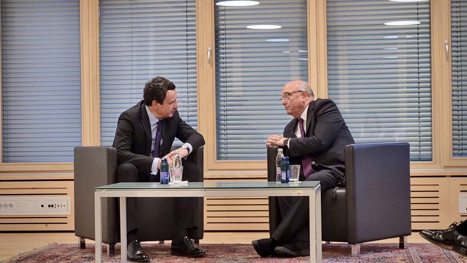 dialogu-kosove-serbi,-teme-diskutimi-ne-takimin-e-kurti-me-peachin-ne-bled