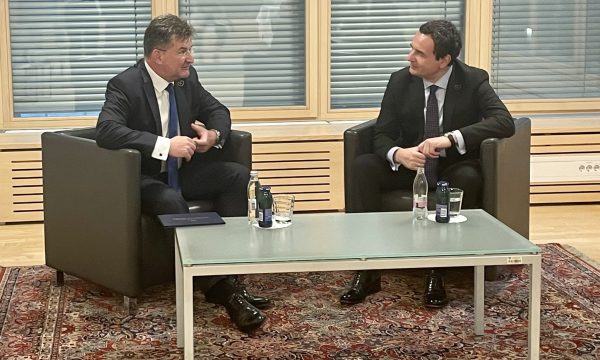lajcak-pas-takimit-me-kurtin-paralajmeron-takim-te-nivelit-te-larte-kosove-–-serbi