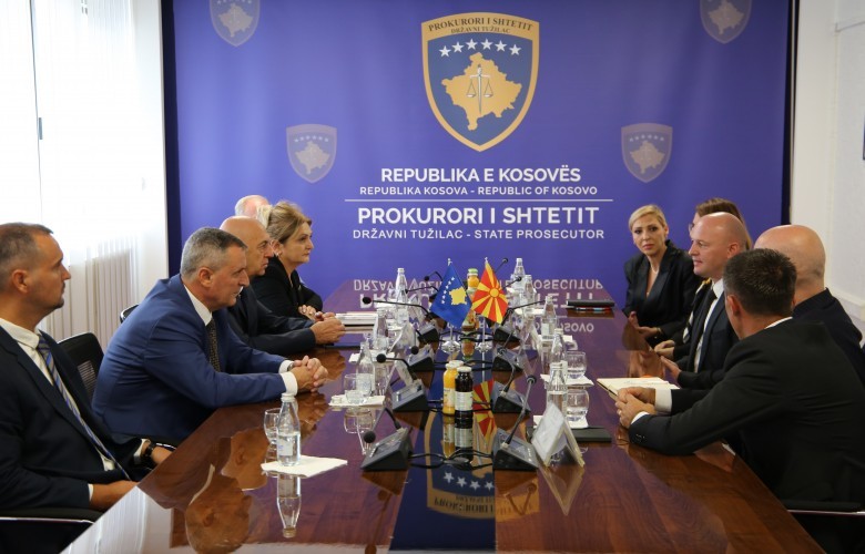 isufaj-dhe-abazi-diskutojne-per-thellim-te-bashkepunimit