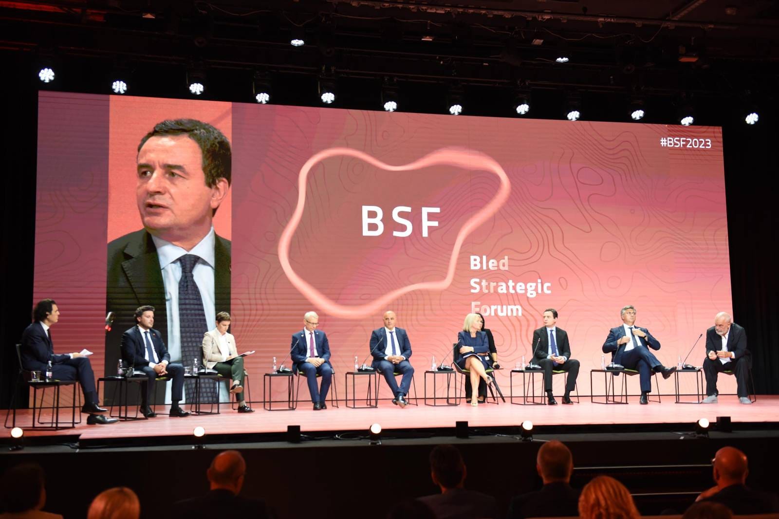 kurti:-forumin-e-bledit-e-permbyllem-me-shume-besim-per-te-ardhmen-e-ndritur-te-republikes-tone