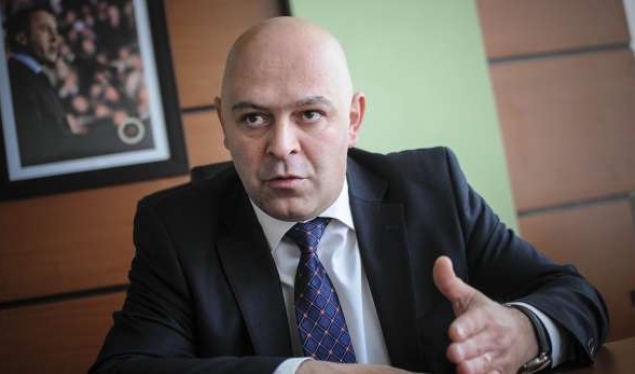 djegia-e-muzeut-te-muzikes-ne-gjakove-dhe-akuzat-per-“ndertimin-e-banesave”,-flet-ardian-gjini