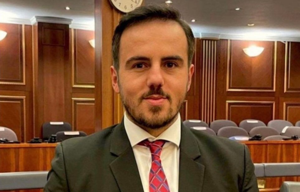 deputeti-i-vv-se-per-kercenimet-e-klinakut:-po-ndodhin-ne-kohen-kur-ka-rritje-ekonomike-e-ulje-te-skandaleve-korruptive