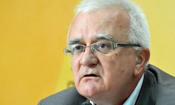 janjiq:-vuciq-pa-strategji-politike-per-kosove,-synon-te-bleje-kohe