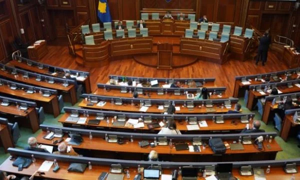 opozita-me-4-shtator-therret-seance-te-jashtezakonshme-per-librat-shkollore