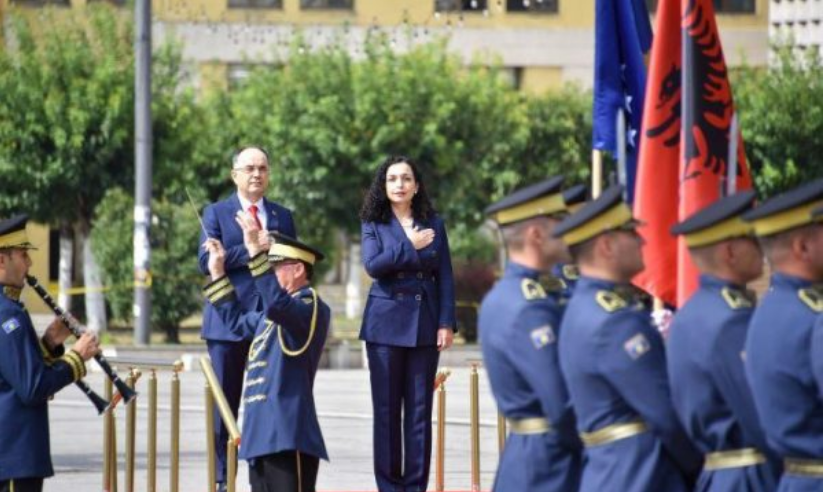 te-henen-osmani-shkon-ne-tirane,-pritet-nga-presidenti-bajram-begaj