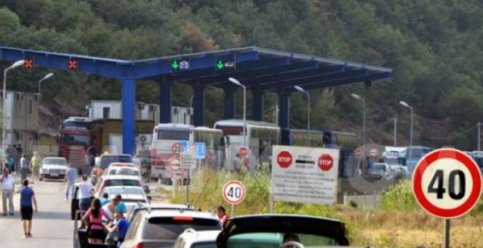 bie-koha-e-pritjes,-shkurtohet-kolona-ne-merdare-dhe-te-dheu-i-bardhe