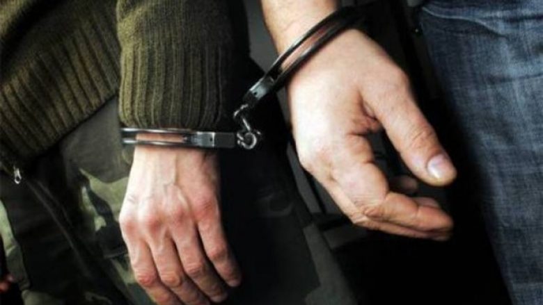 Iu gjetën narkotikë, katër persona përfundojnë në prangat e policisë në Prizren