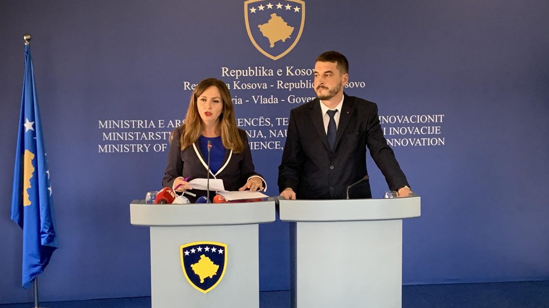 zv/ministri-i-arsimit:-jane-ndalur-abuzimet,-per-14-vite-tekste-shkollore-i-kane-kushtuar-shtetit-mbi-124-milione