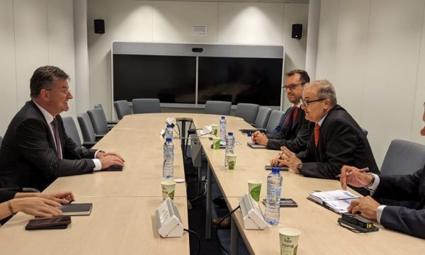 “tensionet-e-mundshme-ne-kosove”,-lajcak-i-diskuton-ne-bruksel-skenaret-me-komandantin-e-kfor’it