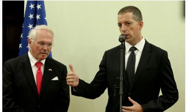 hill-ne-konference-me-gjurqin-thote-se-marredheniet-e-amerikes-me-serbine-jane-ne-trend-rrites
