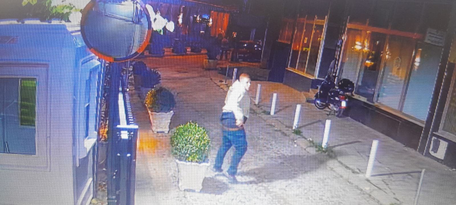 Policia po e kërkon këtë person për grabitje në Prishtinë