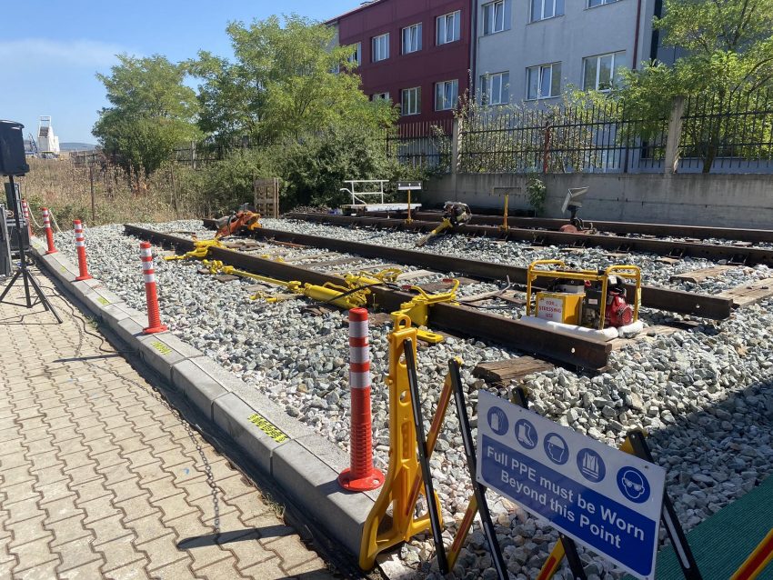 kompania-britanike-“toka-management”-edhe-ne-kosove,-do-t’i-trajnoje-te-rinjte-per-infrastrukturen-e-hekurudhave