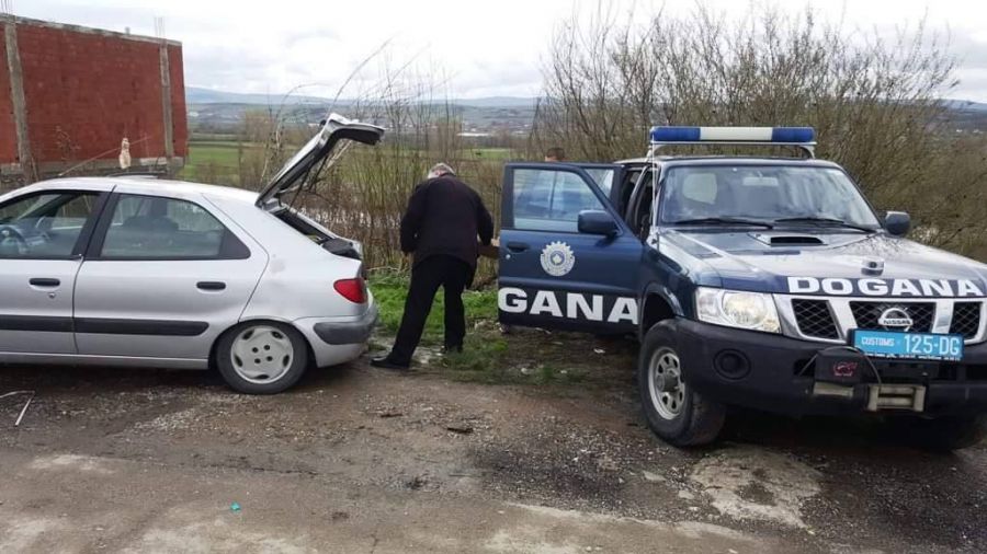 doganieret-me-aksion-ne-ferizaj,-konfiskohet-caj-per-dobesim-dhe-arme-zjarri
