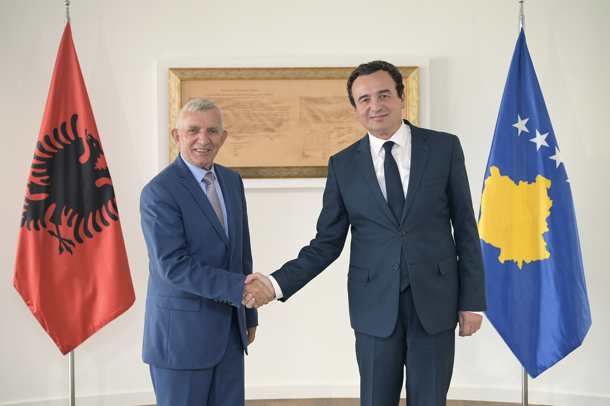 kurti-takohet-me-minxhozin,-flasin-per-raportet-kosove-–-shqiperi