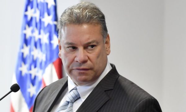 perendimi-i-bute-me-beogradin?-escobar:-dua-t’i-pyes-kritiket-se-kur-kemi-qene-ne-favor-te-serbise?