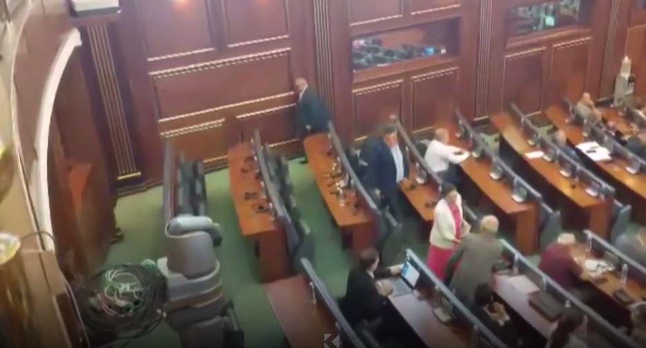 deputetet-e-listes-serbe-erdhen-dhe-shkuan-nga-kuvendi-i-kosoves