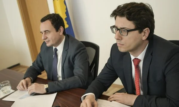 murati-aludon-haptas-se-borell-e-lajcak-po-ia-mbajne-anen-serbise:-as-qe-po-e-fshehin-me