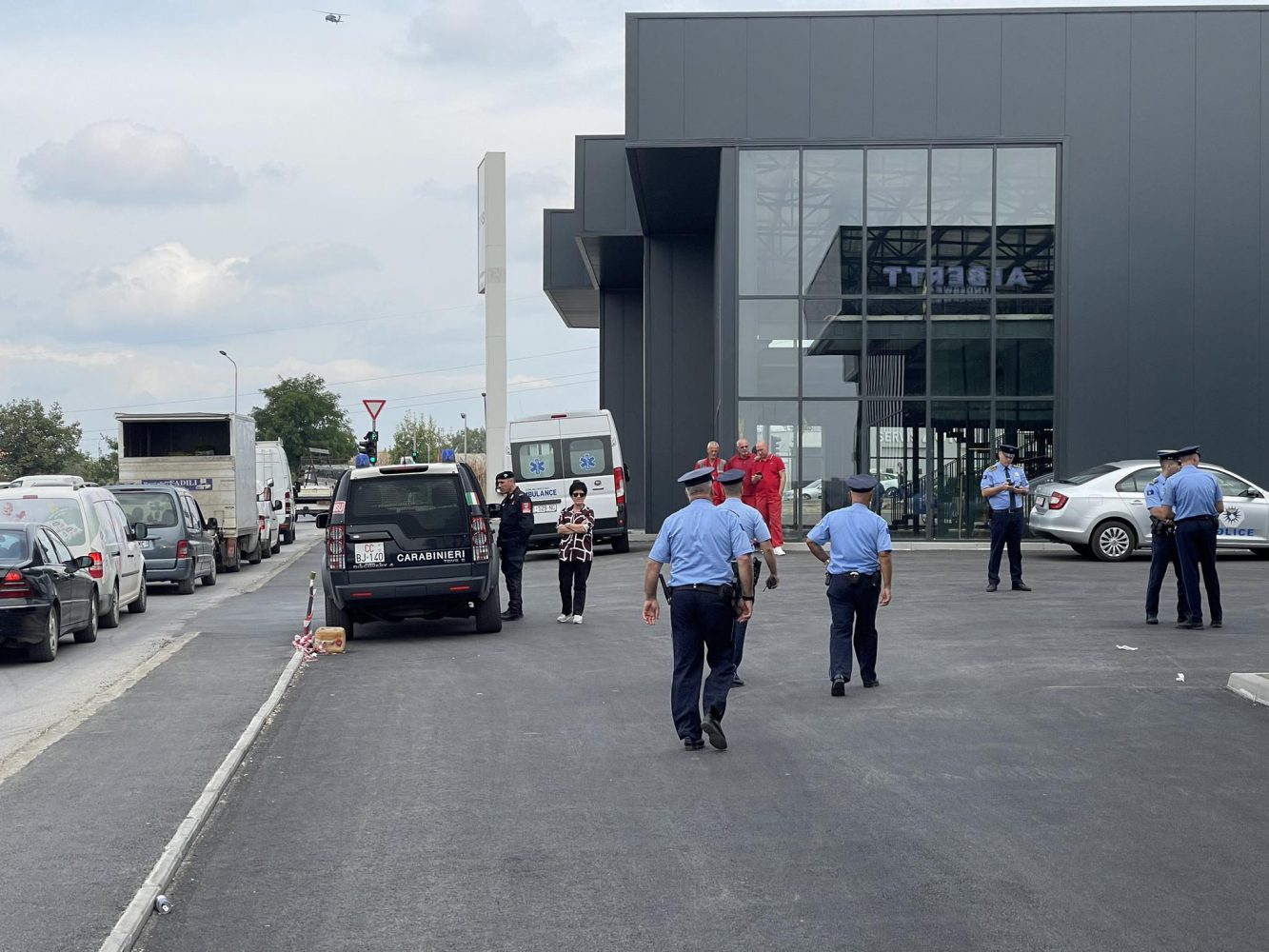 protestuesit-e-ovl-e-uck-se-hedhin-telefonat-ne-oborr-te-eulex-it