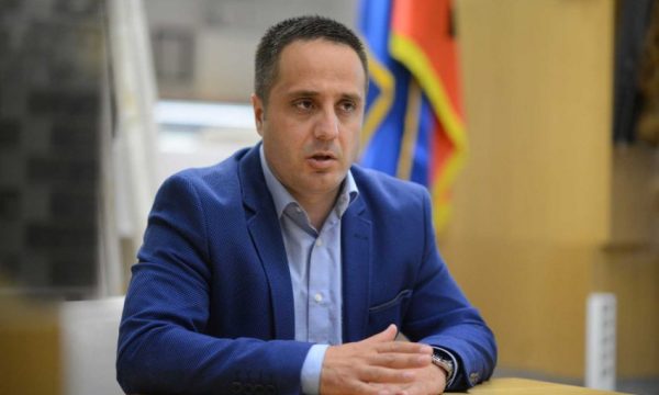 selmanaj:-serbia-dhe-bashkesia-nderkombetare-bashke,-kosova-e-vetme-per-shkak-te-veprimeve-te-kurtit