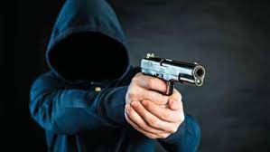 nen-kercenimin-e-armes-nje-personi-ne-peje-i-grabiten-150-euro