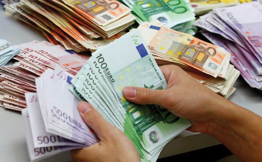 klientet-deponojne-740-euro-te-falsifikuara,-punetori-i-bankes-i-raporton-ne-polici