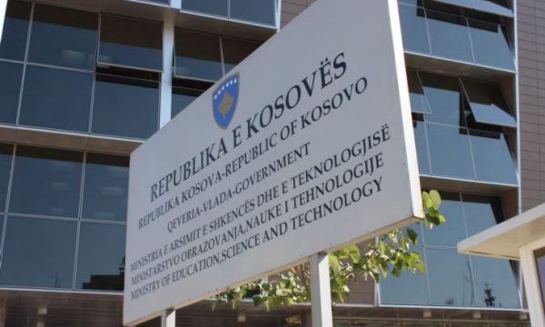 mashti-shkarkon-drejtoret-e-qendres-se-studenteve,-inspektoratit-te-arsimit-dhe-institutit-pedagogjik