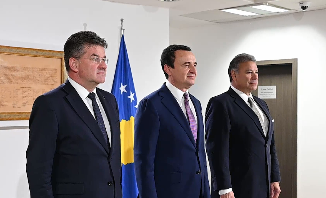 s’merren-parasysh-letrat-e-kurtit,-escobar:-lajcak-nuk-largohet,-i-thashe-edhe-osmanit-t’i-denojne-sulmet-ndaj-tij